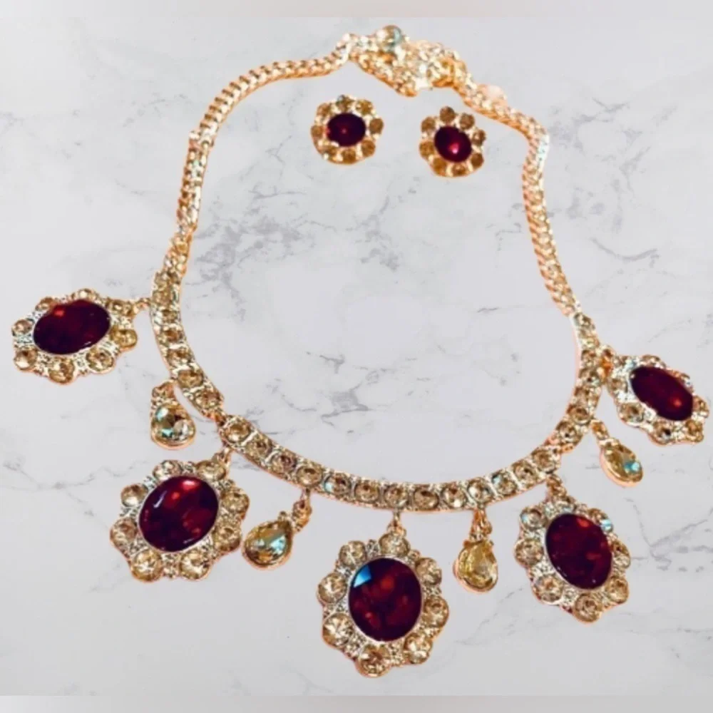 ♦️ AVON NIB STUNNING ROYAL RED NECKLACE AND EARRING SET Ensemble  Old Stock